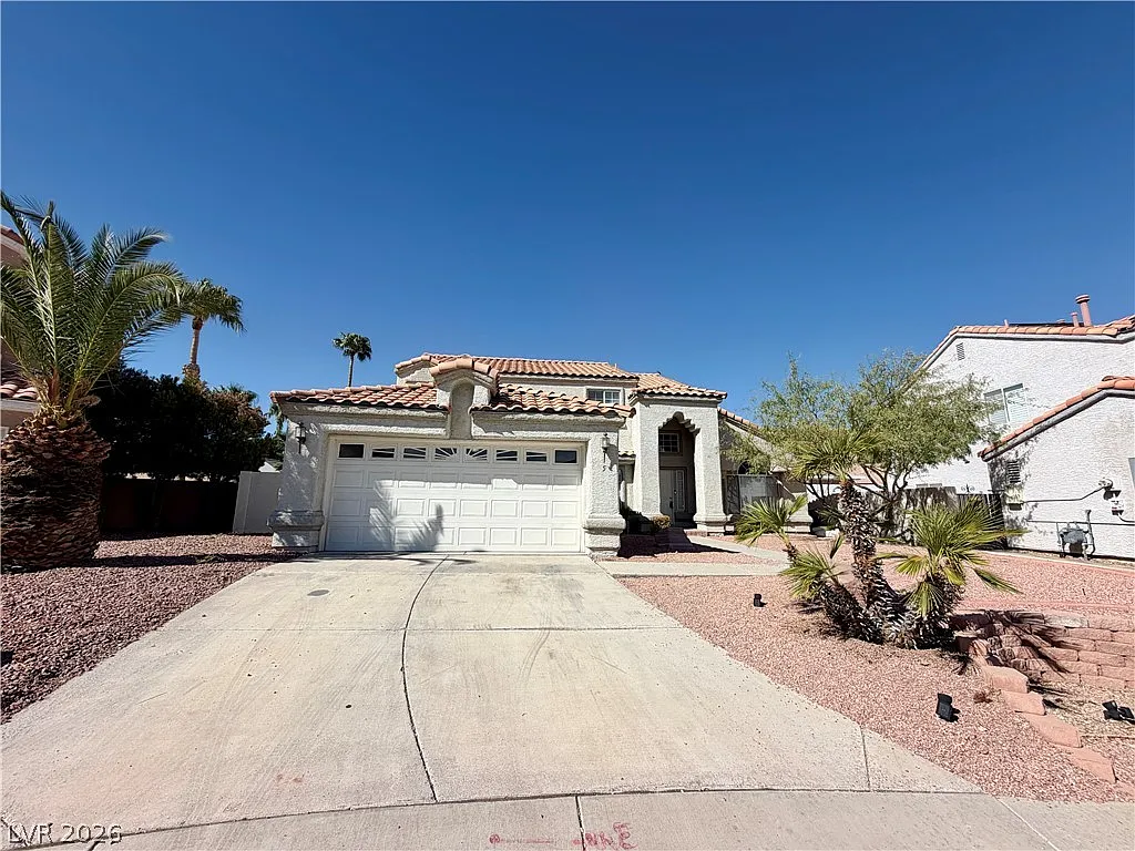 3 bed, 2.5 bath, 2443 sqft, $2,640 — Photo 1