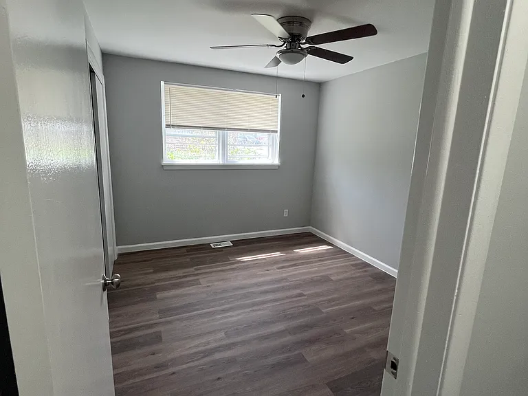2833 Noble Rd #4 — Photo 5