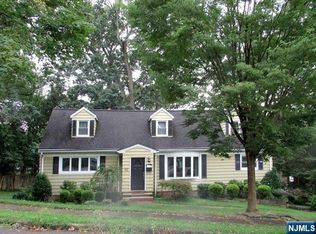 92 Heights Rd, Paramus, NJ 07652