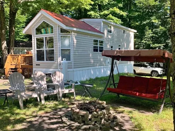 492 Pine Pl, Gouldsboro, PA 18424