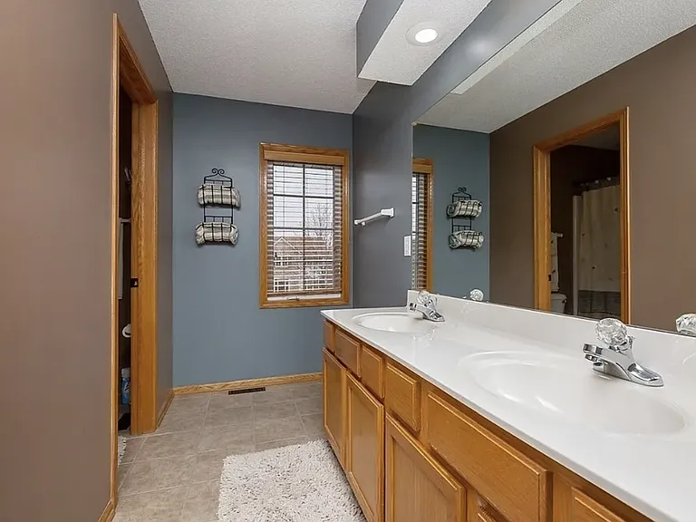 2901 E Diehl Ave — Photo 10