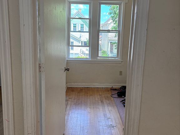 5th image of 3119 N Bartlett Ave