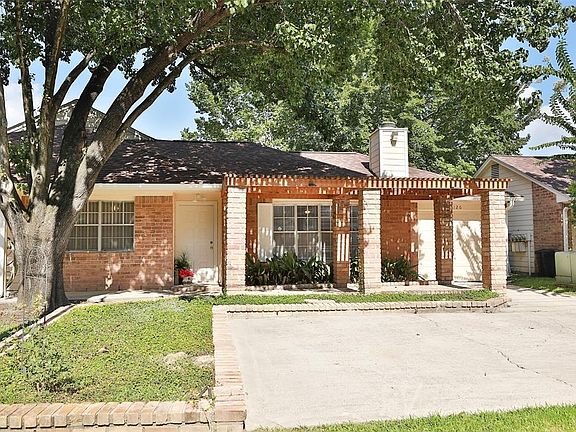 LOTS OF EXTRA PARKING INCLUDED WITH THE ENCLOSED GARAGE