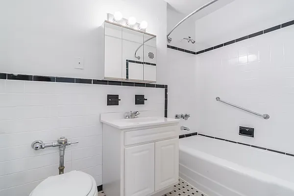 Rented by Oxford Property Group | media 8