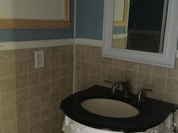 4th image of 308 W Pershing St #B