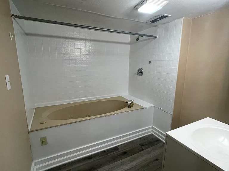 2415 Duncan St — Photo 15