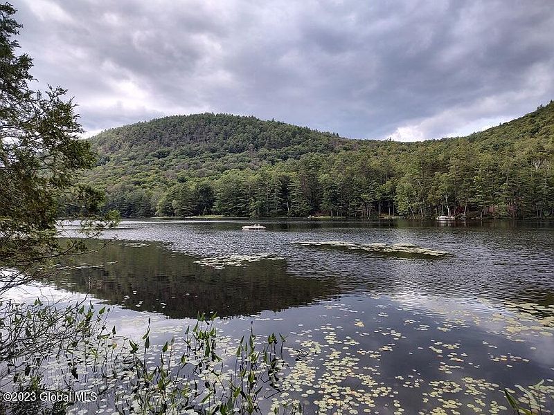 4th image of 279 Beaver Pond Road