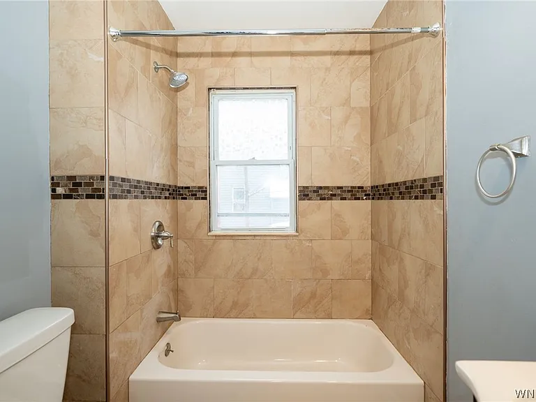 11 Hoyt St — Photo 25