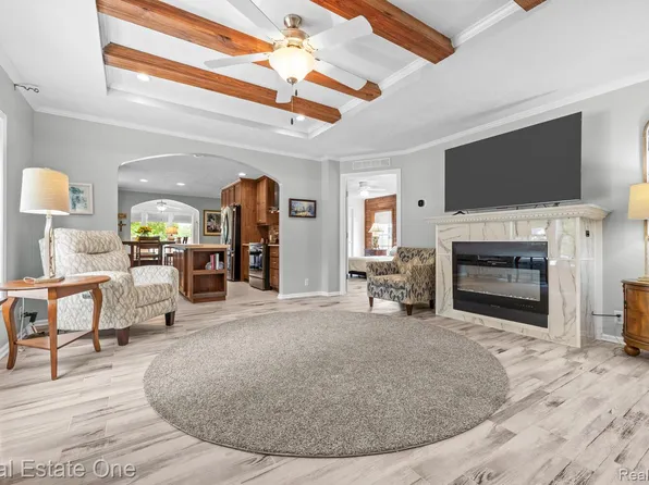 14176 E Dr, Plymouth, MI 48170