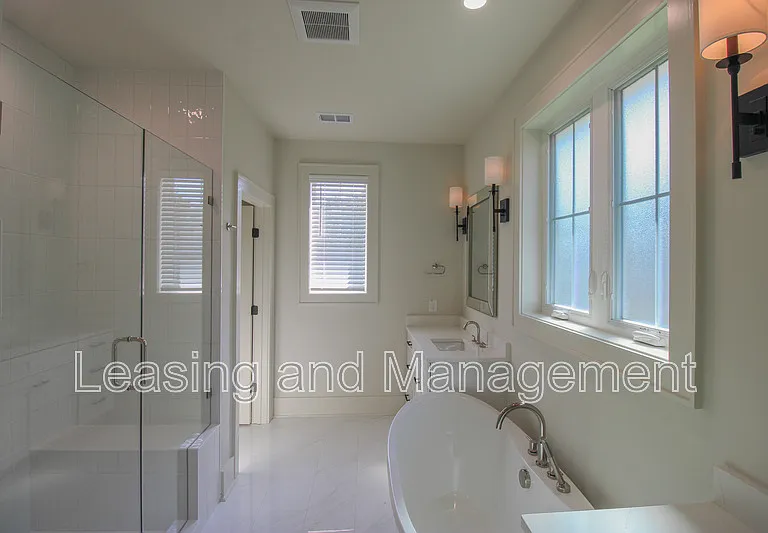 3633 Happyland Blvd — Photo 24