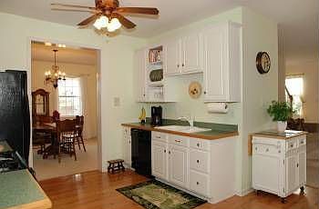 4th image of 215 Pullman Cir