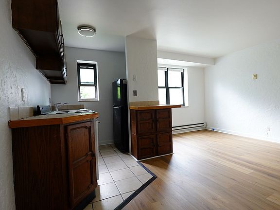 4th image of 330 Greenlee Rd #9