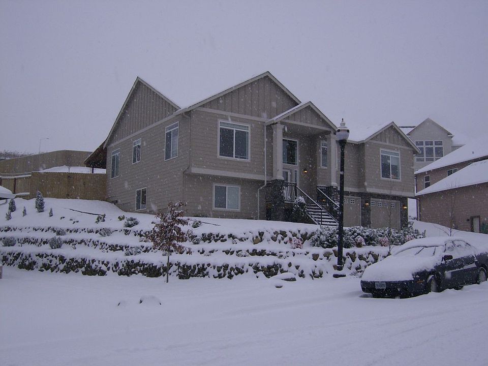 2nd image of 912 N 10th Pl