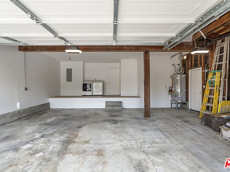 3062 Arrowhead Dr — Photo 35