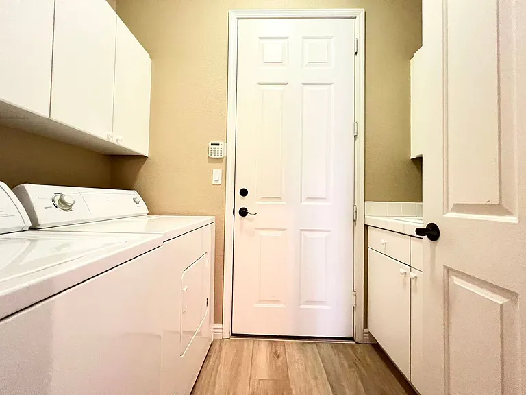 2105 Eaglepath Cir — Photo 14