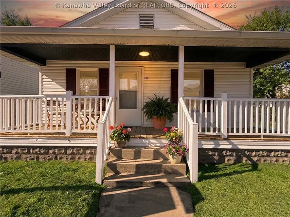 123 10th Ave, South Charleston, WV 25303