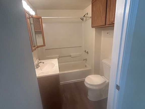 5th image of 118 E Brooks St APT 201