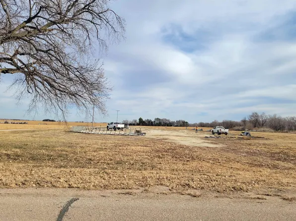 1 N Main St, Saronville, NE 68975