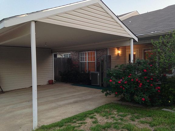5th image of 827 Creekside Dr