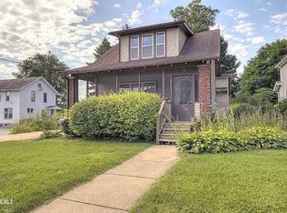 815 W American St, Freeport, IL 61032
