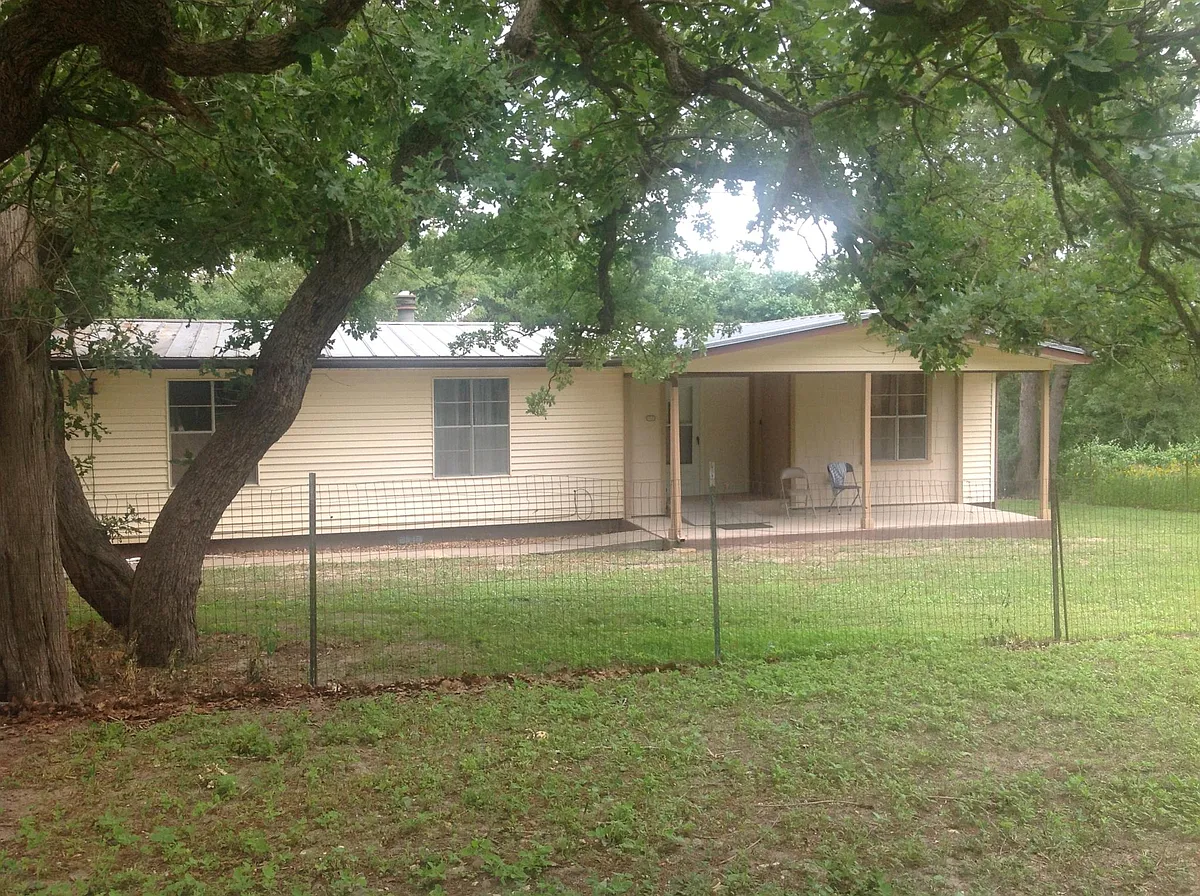 Building Photo - 131 Honey Tree Ln