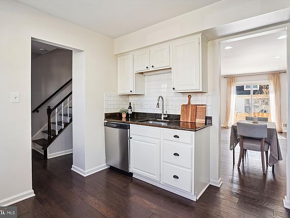 5th image of 6 Big Acre Sq Unit 22-3