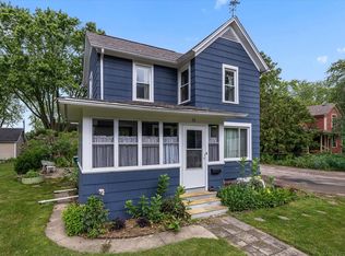 31 S Jackson St, Batavia, IL 60510