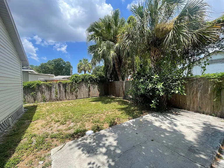 2511 W Beach St — Photo 20