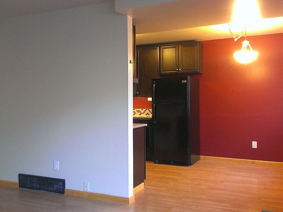 3rd image of 1001 Strachan Dr Unit 8