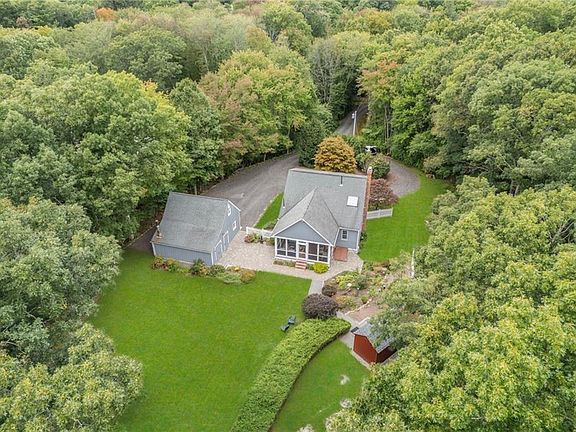 3rd image of 410 Rockland Rd