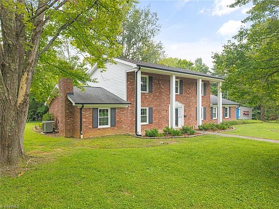 2nd image of 4986 Lombardy Ln