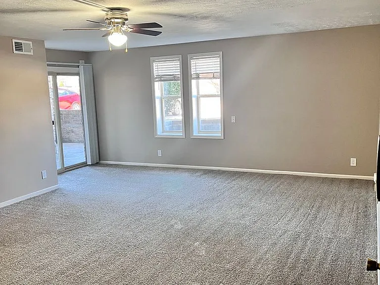Bristol Square Apartments — Photo 268