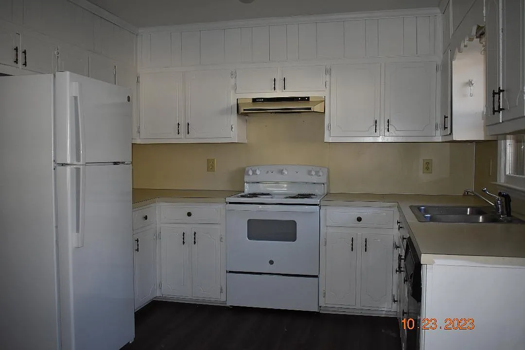 2 bed, 1.5 bath, $750 — Photo 2