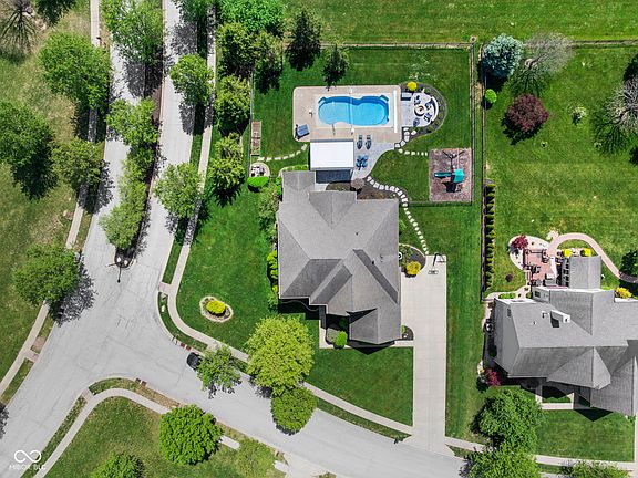 3rd image of 8921 Forest Willow Dr