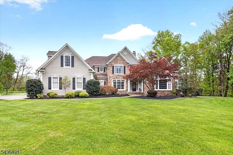 1st image of 3 Raymond Ln