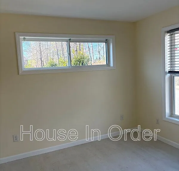 307 8th Ave E #204 — Photo 6