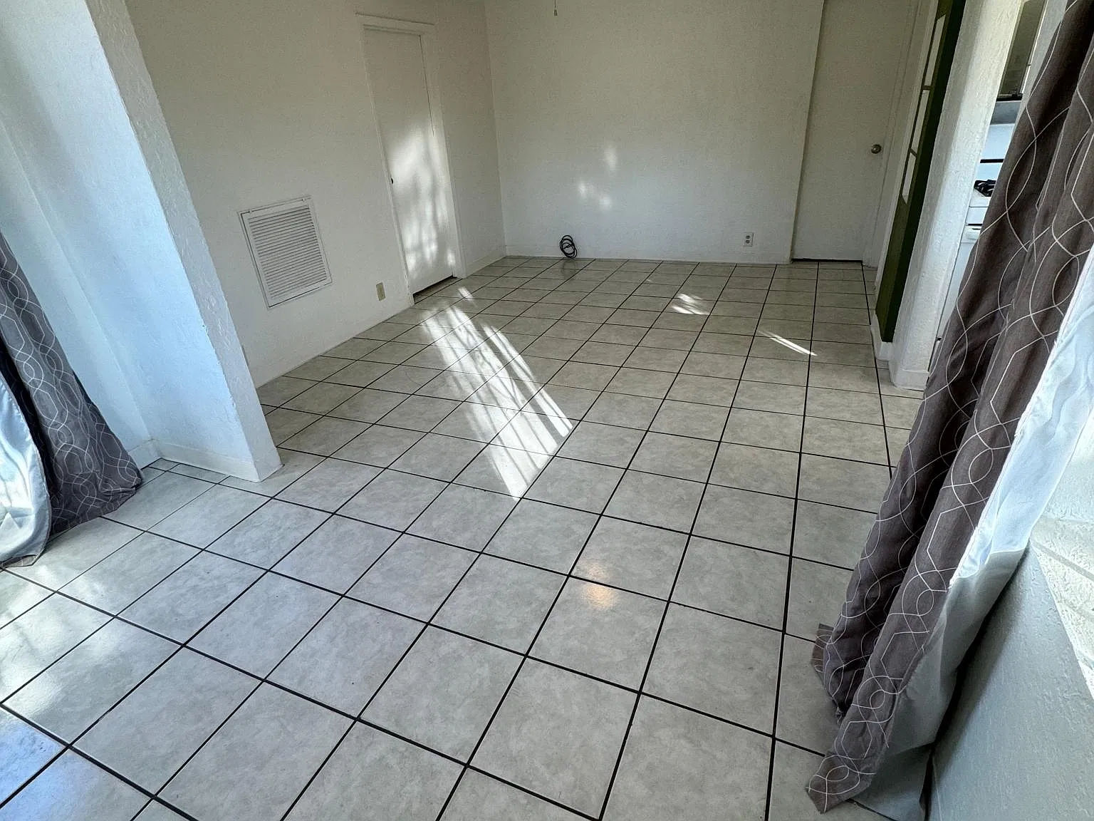239 S Cherry Ave — Photo 3