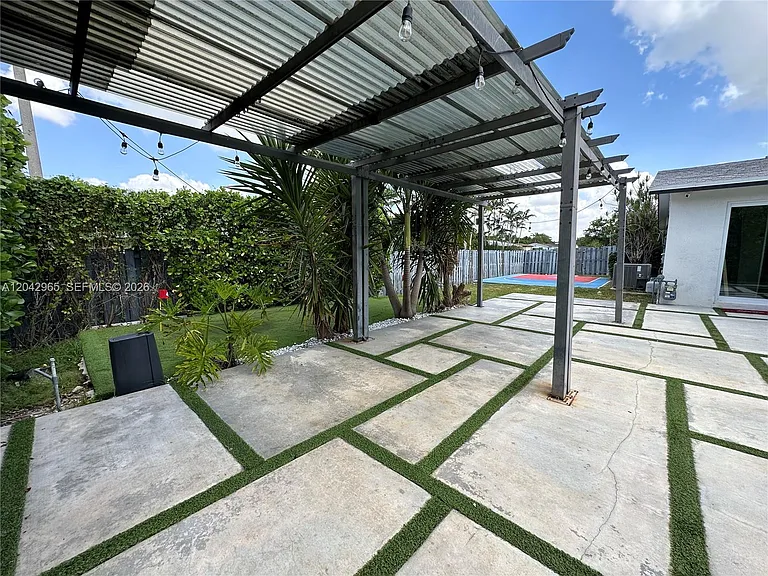 10010 SW 162nd St — Photo 26