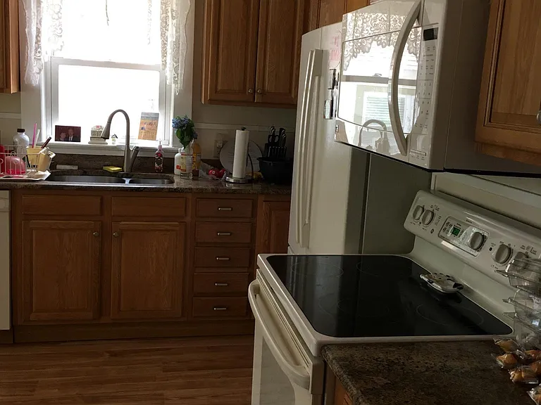 31 Ball Ave — Photo 17