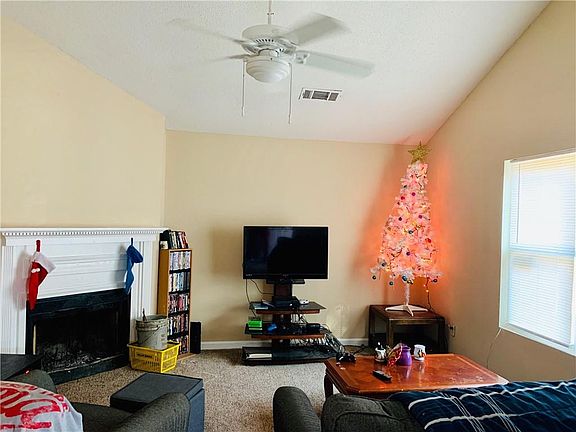 2nd image of 124 Lake Forest Dr