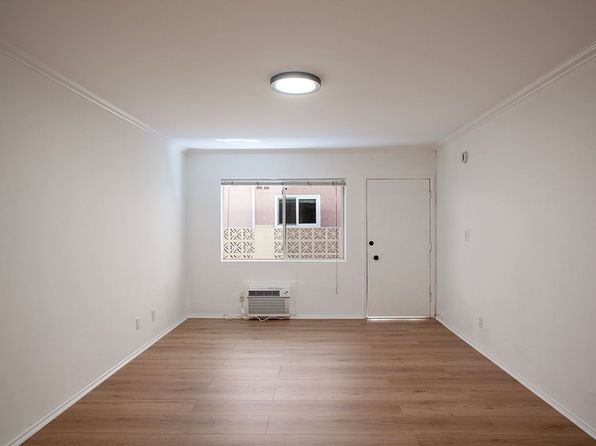 1240 N Ogden Dr APT 3
