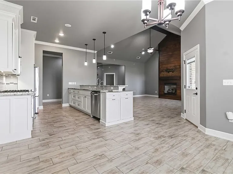 1340 Sweetbriar Cir — Photo 10