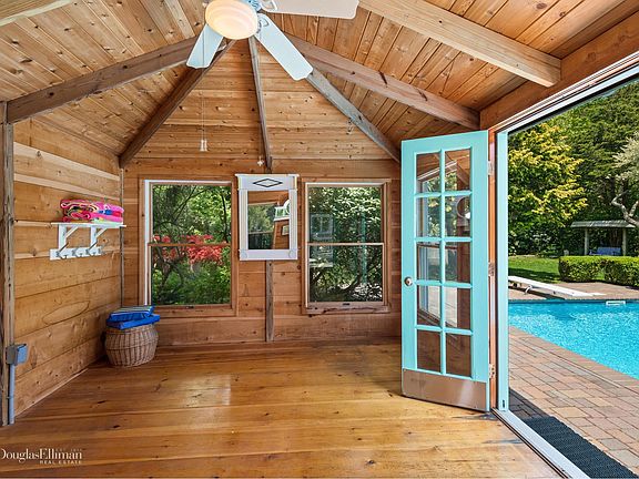 3rd image of 425 Fawn Ln