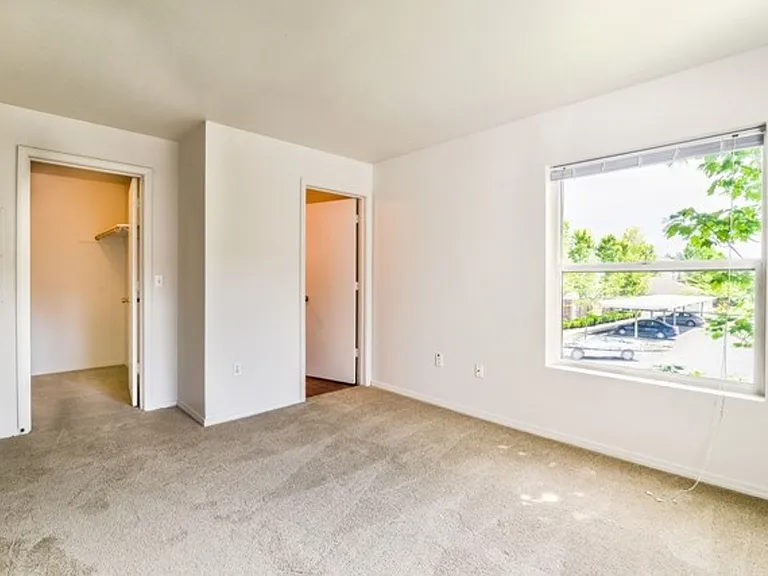 915 SW 163rd Ave — Photo 3