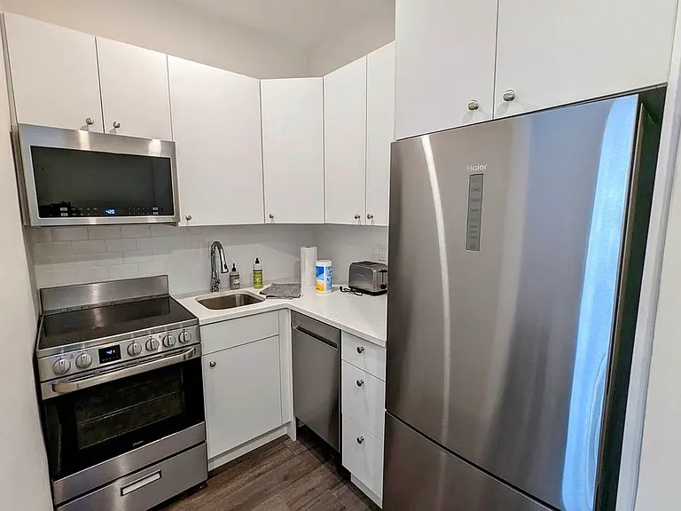 49 W 75th St #10 — Photo 5