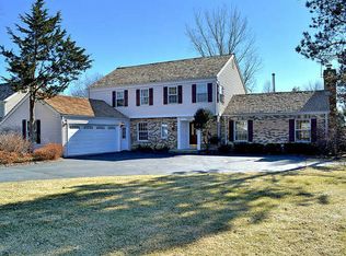 1077 Coventry Dr, Lake Forest, IL