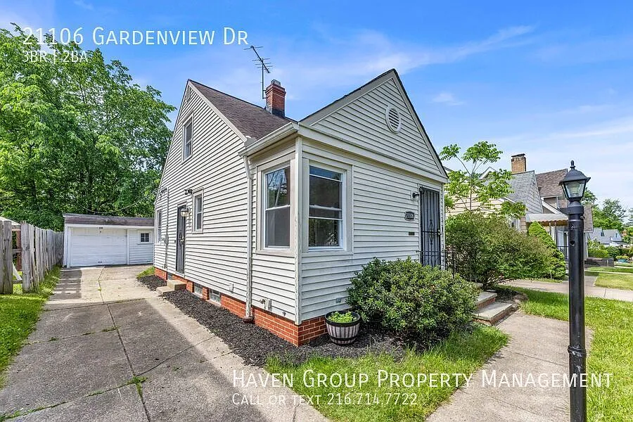21106 Gardenview Dr, Maple Heights, Ohio, 44137- Spacious 3-bed 2-bath single-family home! — Photo 2