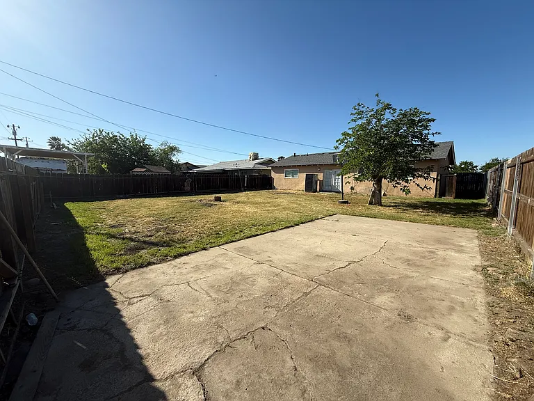20237 Mulberry St — Photo 13
