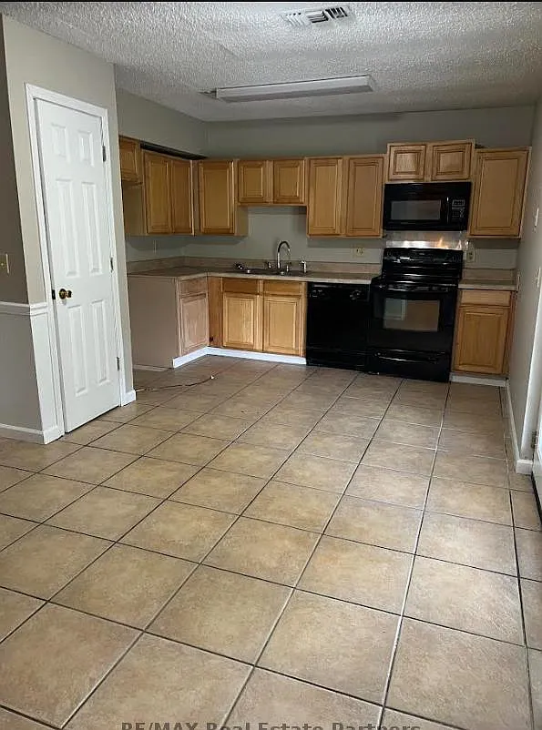 605 Hacienda Ave — Photo 3