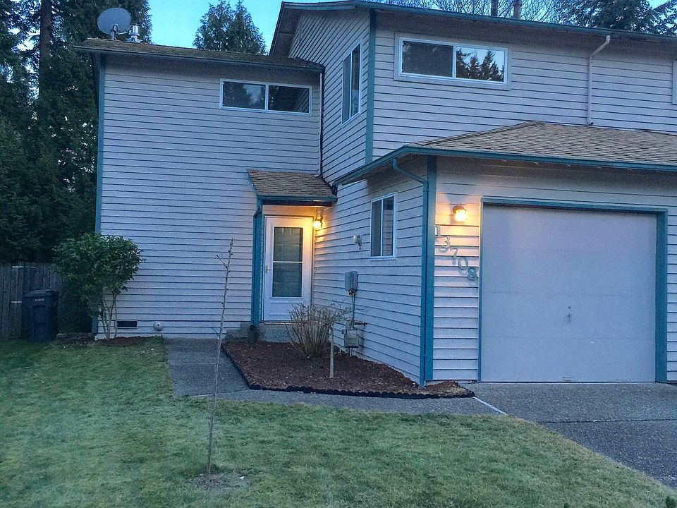 Front yard has great street parking, parking in the driveway